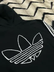 M アディダス ビックロゴ クロップド フード/ブラック