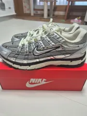 (新品)NIKE ナイキ P-6000 シルバーメタリック スニーカー 290サイズ