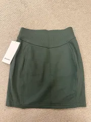ルルレモン スキューバ HR ミニ スカート XS 新品