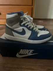 ナイキ ジョーダン1 Retro High OG True Blue (トゥルーブルー) 出品