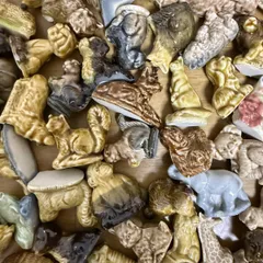 【A】50点 ウェイド WADE アンティーク ヴィンテージ ビンテージ 大量 まとめ売り まとめて セット 卸売 イングランド 小道具 置物 陶器 什器 ディスプレイ 昭和レトロ 根付 フィギュア フィギュリン 雑貨 小物 蚤の市 コレクション Q521