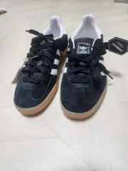 アディダス ガゼル インドア 235 新品