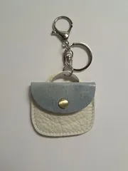 本革　ミニコインケース　小銭入れ　キーホルダー　ミニチュアバッグ