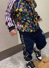 アディダス オシャレ フラワー キッズ ジャージ 上下セット (90)