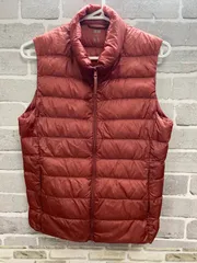 A【A25-31】◇   UNIQLO    Mサイズ   ベスト　赤色