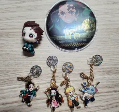 鬼滅の刃 グッズ フィギュア／バッジ／キーホルダー セット