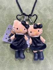 ハローキティブラックドレス マスコットチャーム　2個セット（タグ付き）