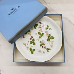 Wedgwood Wild Strawberry 四角 盛り皿 21.5センチ - メルカリ