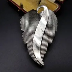 Danecraft 葡萄の葉 ストライプカット ヴィンテージ ブローチ シルバープレート 大ぶり 存在感 Grape leaf チャーム Y16-J