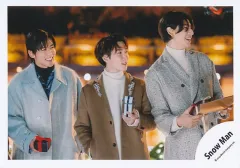 【中古】生写真(STARTO) Snow Man/ラウール・渡辺翔太・目黒蓮/横型・上半身/シングル「LOVE TRIGGER / We’ll go together」MV＆ジャケ写オフショット/公式生写真