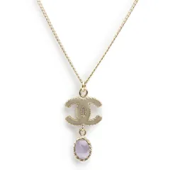 シャネル ココマーク カラーストーン スイング ネックレス ペンダント 二段階調節 ゴールド グレージュ パープル A61038 箱付 CHANEL（未使用　展示品）