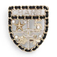 シャネル エンブレム ラインストーン パール ロゴ ココマーク カメリア クローバー スター No.5 チェーン ブローチ メタル ラムスキン レザー ブラック ゴールド AB4702 箱付 CHANEL（新品・未使用品）