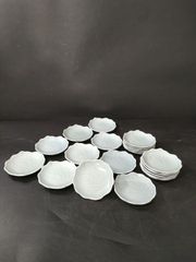 A1440-9/有田焼/白磁葉形文向付10客/銘々皿/飾鉢/菓子鉢/懐石道具/ A1440-9/有田焼/白磁葉形文向付10客/銘々皿/飾鉢/菓子鉢/懐石道具