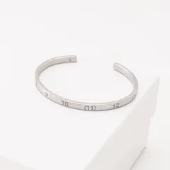 MAISON MARGIELA メゾン マルジェラ アクセサリー ナンバリングカフブレスレット SI8UY0002 SV0129 レディース ユニセックス シルバー 925製 ナンバリングロゴのサムネイル