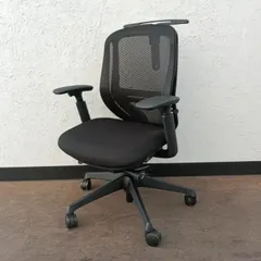 オカムラ オフィスチェア 肘あり シルフィー C682XS-FMP1 2025年製 ブラック ローバック メッシュタイプ アジャストアーム付 ブラックボディ 樹脂脚 ハンガー・ランバーサポート付 ナイロンキャスター デスクチェア チェア イス 椅子 中古