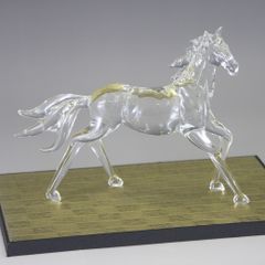 スワロフスキー アラビアンスタリオン 鏡の台座付き 馬の置物 - メルカリ