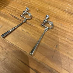 【東あずま店　併売品】　＠　silver　銀色　シルバー　揺れる　イヤリング　お呼ばれ　デート　オフィスカジュアル　食事会　可愛い　お出かけ　上品