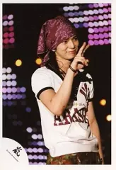 【中古】生写真(ジャニーズ) 嵐/松本潤/ライブフォト・上半身・Tシャツ白・頭にバンダナ・右手ピース・目線右/公式生写真