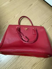 プラダ ギャレリア サフィアーノ バッグ