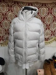 ユニクロ シームレス ダウン フーディー