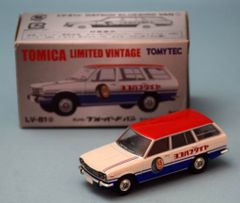 トミカリミテッドヴィンテージ ダットサン ブルーバードバン ヨコハマ