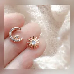 ★月と太陽★【ピアス】アシメントリーキラキラモチーフ ゴールドピアス シンプルワンポイント サージカルステンレス ニッケルフリー ムーン キュービックジルコニア 普段使いや二次会結婚式 デートにもオススメ（No.103）