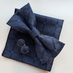 ③-4 蝶ネクタイ　ポケットチーフ　カフス3点セット