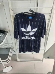 アディダス Tシャツ