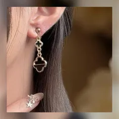 【イヤリング】♡ピアスに変更可♡クローバーモチーフ ブラック×ゴールド 揺れる 大人可愛い 花 二次会 結婚式 上品 大人可愛い シンプル きれいめ フェミニン 高見え デート お出かけ 通勤 韓国風お呼ばれ プレゼント 春夏秋冬（No.104-D）