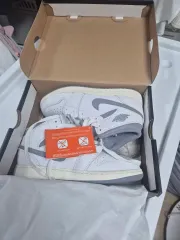 ナイキ エア ジョーダン 1 ミッド GS 白 STEALTH 230