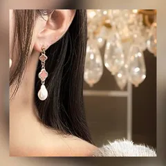 ♡耳元で揺れる♡ 【ピアス】イヤリングに変更可♡フラワーモチーフ クローバー 淡水パール風 上品 大人可愛い シンプル きれいめ フェミニン 高見え お出かけ 通勤 韓国風 二次会 結婚式 ニッケルフリー デート プレゼント 春夏秋冬（No.104-C）