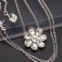 L257 スワロフスキー SWAROVSKI ネックレス チャーム 花 フラワー ラインストーン デザイン シルバー