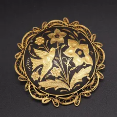 L091 金工 象嵌 ブローチ ダマスキナード バード 花鳥柄 フィリグリー 銀線細工 ゴールド デザイン