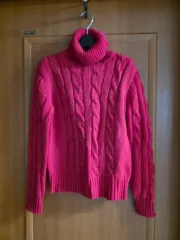 かわいい レッド ケーブル編み タートルネック ニット