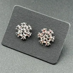 【新品】アクセサリー ピアス◆シルバー カラー 雪 結晶 デザイン 両耳セット レディース◆キャッチ付◆スタッドピアス◆