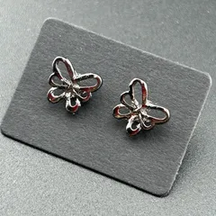 【新品】アクセサリー ピアス◆シルバー ブラック カラー 蝶 デザイン 両耳セット レディース◆キャッチ付◆スタッドピアス◆