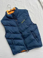 アディダス バストロゴ ダウンベスト