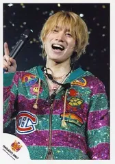 【中古】生写真(ジャニーズ) NAGANO 0807：関ジャニ∞/安田章大/ライブフォト・上半身・衣装ボーダー緑.紫・右手マイク・目線左・背景黒/えっ! ホンマ!? ビックリ!! TOUR 2007/公式生写真