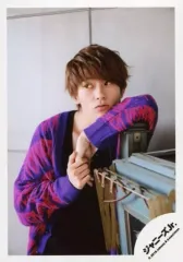 【中古】生写真(ジャニーズ) Aぇ! group/末澤誠也/上半身・衣装紫・ピンク・黒・両手組み・左腕顎乗せ・目線左・背景白/「ジャニーズJr.8・8祭り～東京ドームから始まる～」グッズオフショット/公式生写真