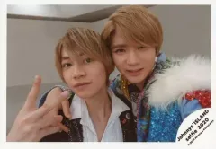 【中古】生写真(ジャニーズ) ジャニーズJr./今野大輝・高橋優斗/横型・バストアップ・衣装白・黒・青・今野右手ピース・高橋右手肩組み/Johnnys’ ISLAND セルフィー 2020/公式生写真