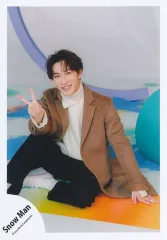 【中古】生写真(STARTO) Snow Man/渡辺翔太/全身/シングル「LOVE TRIGGER / We’ll go together」MV＆ジャケ写オフショット/公式生写真