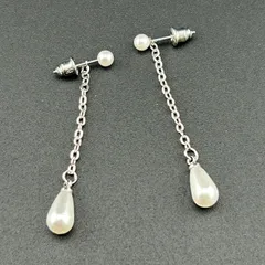 【新品】アクセサリー ピアス◆シルバー×ホワイト カラー 揺れる 小さめ シンプル 両耳セット レディース◆キャッチ付◆