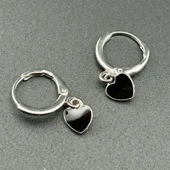 【新品】アクセサリー ピアス◆シルバー×ブラック ハート フープ 揺れる シンプル  両耳セット レディース◆キャッチ付◆