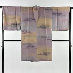 道中着 身丈105cm 裄丈66.5cm M 和装コート 地紋 幾何学 ぼかし 灰紫 正絹 逸品 【中古】