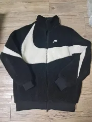 ナイキ スウッシュ ブラック/白 ボア フリース ジャケット