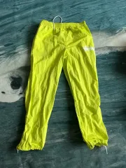 ナイキ x STUSSY ネオングジョガーパンツ