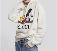 目を引きます！早い者勝ち！【限定品】GUCCI × Disney ミッキー コラボ パーカー M グッチ ディズニー オーバーサイズ スウェット 白系　2A64