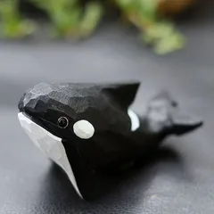 オブジェ 置物 シャチ型 ミニサイズ 木製 インテリア リビング ダイニング 玄関 寝室 装飾 オーナメント プレゼント ギフト オシャレ 癒しグッズ 棚装飾