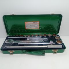 Item thumbnail for item 61930a70-7e73-4aab-b526-e352b5416a01