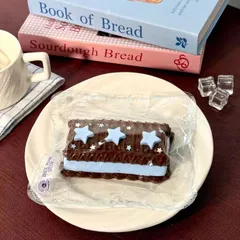 BLACKPEARLSTUDIO　ブラックパールスタジオ　青い星のチョコケーキ　水感　スクイーズ　とろんスクイーズ　にぎにぎ　捏捏　一つ　みずみずしい　チャーム　飾り